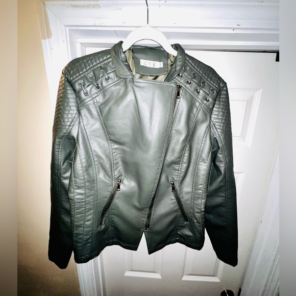 Green Moto faux leather jacket size XXL with  stitched and patterned shoulders - Picture 4 of 4